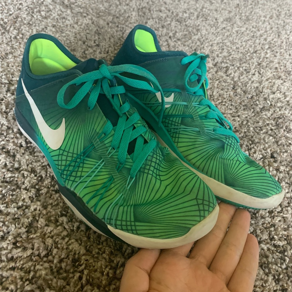 NIKE FREE tennis shoes